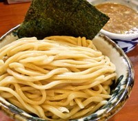 「つけめん(中盛無料400ｇ)＋龍神餃子(750円＋250円)」@つけめん・豚そば 活龍 牛久店の写真