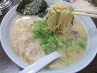 「ラーメン 580円 + 中めし （ランチサービス）」@博多濃麻呂 平和島店の写真