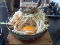 「まぜ郎（特盛400g）+野菜増し」@麺彩 ぎんやの写真