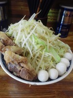 「小豚ウズラ5個野菜ニンニク」@ラーメン二郎 新小金井街道店の写真