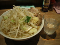 「小ラーメン　ニンニクヤサイ　￥700」@モトミヤの写真