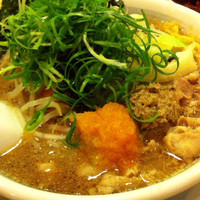 「肉野菜そば+サービスライス+生玉子+唐揚げ2個」@源蔵ラーメン 青戸店の写真