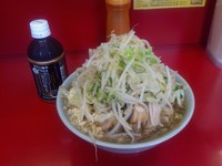 「小豚ヤサイマシ」@ラーメン二郎 中山駅前店の写真