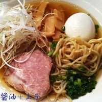 「ラーメン（醤油） 720円＋玉子 100円」@ラーメン ドラ猫の写真