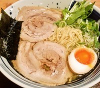 「琥珀そば(塩)＋餃子(770円＋360円)」@自家製麺 琥珀の写真