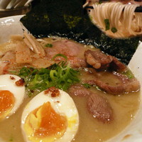 「濃厚鶏白湯 特製ラーメン 980円」@麺屋 藤しろ 目黒店の写真