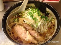 「醤油ラーメン 中盛り 650円」@柳麺 はな火屋の写真