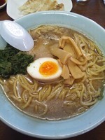 「魚介系とんこつらーめん大盛」@酒々井家 本店の写真