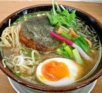 「限定　2気圧煮干し蕎麦（ﾁｬｰｼｭｰ）1000円」@MENYA 食い味の道有楽の写真