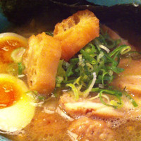 「特製らぁめん+ライス+替玉×2」@匠の麺処 逢縁喜縁の写真