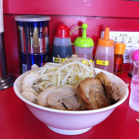 「ラーメン（並）+豚+トッピング（野菜チョイ増し、脂増し）」@ドン-キタモトの写真