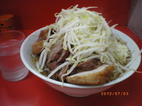 「小豚　ニンニクヤサイ　￥750」@ラーメン二郎 松戸駅前店の写真