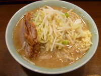 「ラーメン（ニンニク少な目）　７００円」@ラーメン二郎 池袋東口店の写真