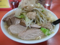 「小豚(ニンニクアブラ)」@ラーメン二郎 神田神保町店の写真