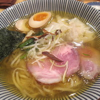 「特製塩そば（９８０円）＋生ビール」@饗 くろ㐂の写真