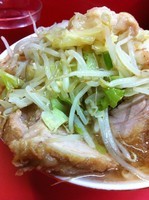 「ラーメン（600円）ヤサイニンニクアブラ」@ラーメン二郎 三田本店の写真