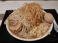 「ラーメン大＋野菜W＋味玉＋にんにく＋油少し」@ジャンクガレッジ 甲府昭和店の写真