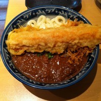 「激辛カレーぶっかけ（￥850）＋ちく天（￥100）」@釜たけうどん 梅田店の写真