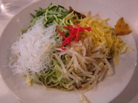 「冷やし中華（大盛り（無料））４００円」@博多天神 新宿御苑店の写真