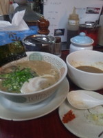 「ラーメン＋魚辛そぼろ＋替玉２回＋カレーご飯」@博多長浜らーめん 楓神の写真