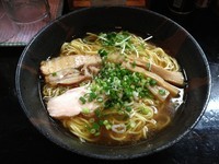 「丸鶏旨味そば 醤油」@麺屋33の写真