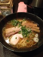 「丸鶏旨味そば　醤油（中盛２００ｇ）　700円」@麺屋33の写真