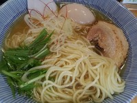 「【半熟味玉】淡麗鶏塩そば」@塩つけ麺 灯花の写真