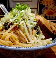 「旨辛黒酢入り四川風冷やし麺ミニ（700円）」@ラーメン燈郎の写真