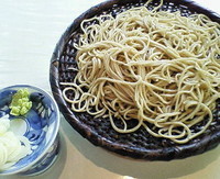 「湧水そば（大盛＋２００円）＝９５０円」@湧水の写真