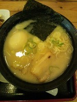「博多ラーメン（味玉トッピング）」@神宮前 博多ラーメン ほんじんの写真
