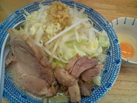 「らーめん(中盛･細麺) 生玉子 しょうが醤油漬け ニンニク少し」@らーめん きじとらの写真