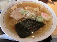 「中華そば（600円）＋半ライス（0円）」@新潟ごっつぉ 田中屋の写真