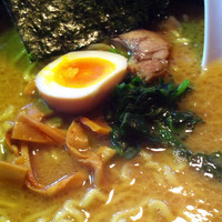 「ラーメン+大盛り+ほうれん草+100円ランチセット」@究極ラーメン 横濱家 東名川崎店の写真