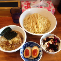 「塩つけ麺￥７００＋味玉￥１００＋肉のせご飯￥１５０」@自家製麺 ラーメン慶の写真