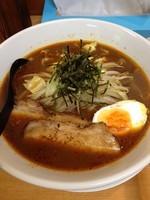 「炙りチャーシューカレーチーズラーメン980」@魔女のカレーの写真