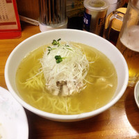 「鳥肉ラーメン（塩味）￥７５０＋半チャーハン＋生ビール」@玉鉉ラーメンの写真