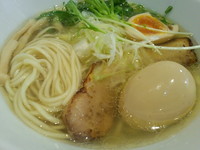 「軍鶏塩ラーメン＋味玉（８００円）」@麺や 蒼 AOIの写真