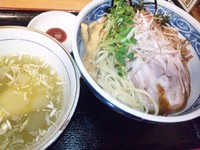 「【夏季限定】沖縄の塩冷やしつけそば・鶏ちゃー増し￥900」@中華そば田家 ふくふくの写真