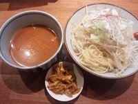 「【限定】冷辛つけ麺(カレー蒸し鶏付き・大)￥850」@つけ麺 R&Bの写真