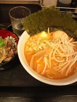 「山猫味噌ラーメン、味玉、海苔、バター、ミニチャーシュー丼」@らーめん山猫亭の写真