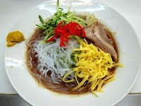 「冷し中華（並）　400円」@博多天神 新橋2号店の写真