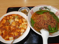 「ラーメンセット（台湾ラーメン＋麻婆飯）　６８０円」@台湾料理 紫森の写真