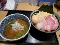 「特製濃厚魚介つけ麺＋中盛り　950＋50＝1000円」@麺屋 一燈の写真