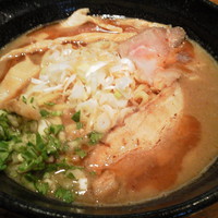 「濃厚魚介豚骨エビ風味￥７５０」@はりけんラーメンの写真