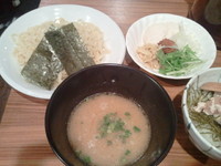 「濃厚鶏骨醤油つけそば￥780+ささみユッケ丼￥200」@濃厚鶏そば 麺屋武一 新橋本店の写真