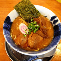 「八豚らーめん（平打ち麺）650円」@麺屋 湯や軒の写真