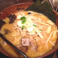 「味噌ラーメン￥780＋ライス¥100」@白樺山荘 札幌ら〜めん共和国店の写真