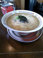 「豚骨醤油ラーメン」@十七代目 哲麺 小平店の写真