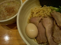 「梅と鰹のしおつけ麺（８５０円）＋チャーシュー＋味玉」@○心厨房の写真