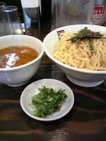 「つけ麺+ゆず三ッ葉」@煮干しらーめん 玉五郎 東京新宿店の写真